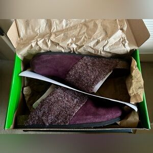 White Mountain Burgundy/Suede Knit Slippers
